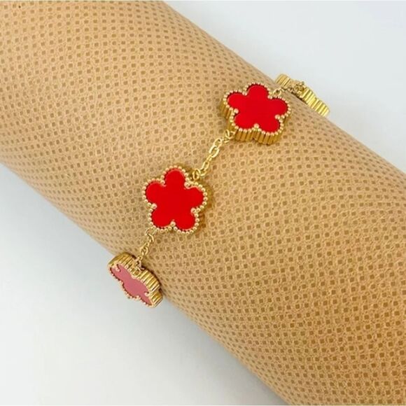 Red Five Leaf Clover Bracelet - Picture 1 of 3